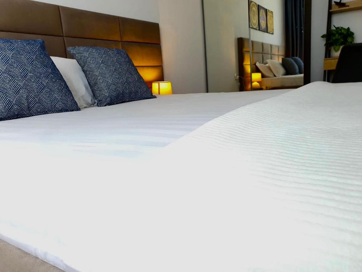 Executive Apartment Avantgarden Coresi บราชอฟ ภายนอก รูปภาพ